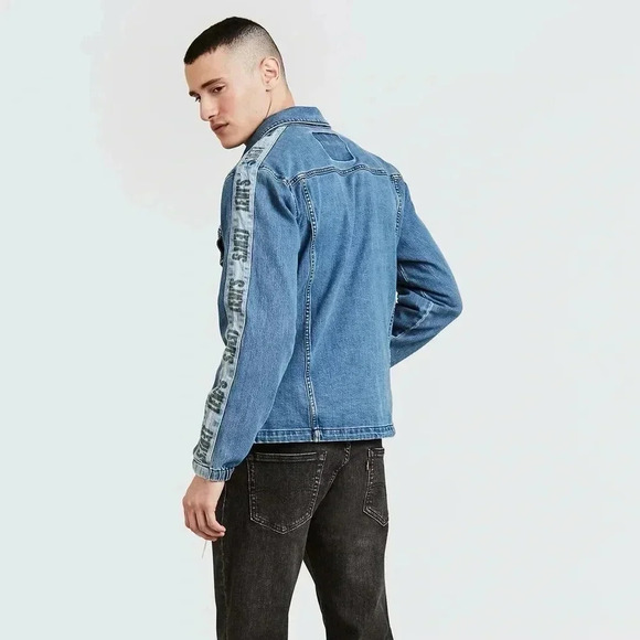 NWOT Levi’s Track Coach’s Trucker  Denim Jacket - Picture 10 of 10